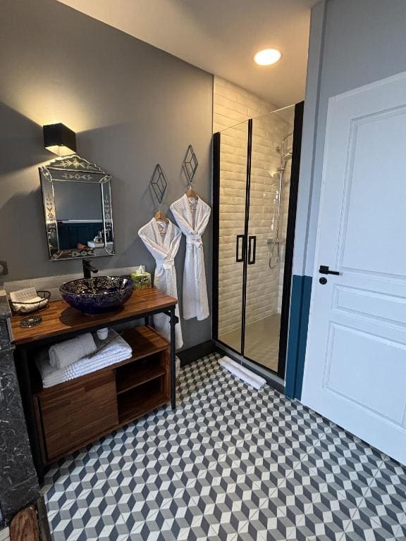 Chateau Tronquoy-Double-Prestige-Salle d'eau-Vue sur la rivière room - Image 3