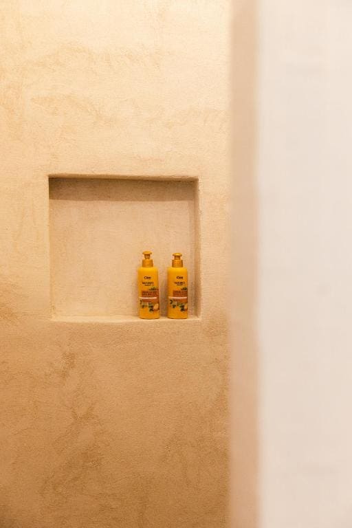 Deluxe Double Room with Shower room - Image 2
