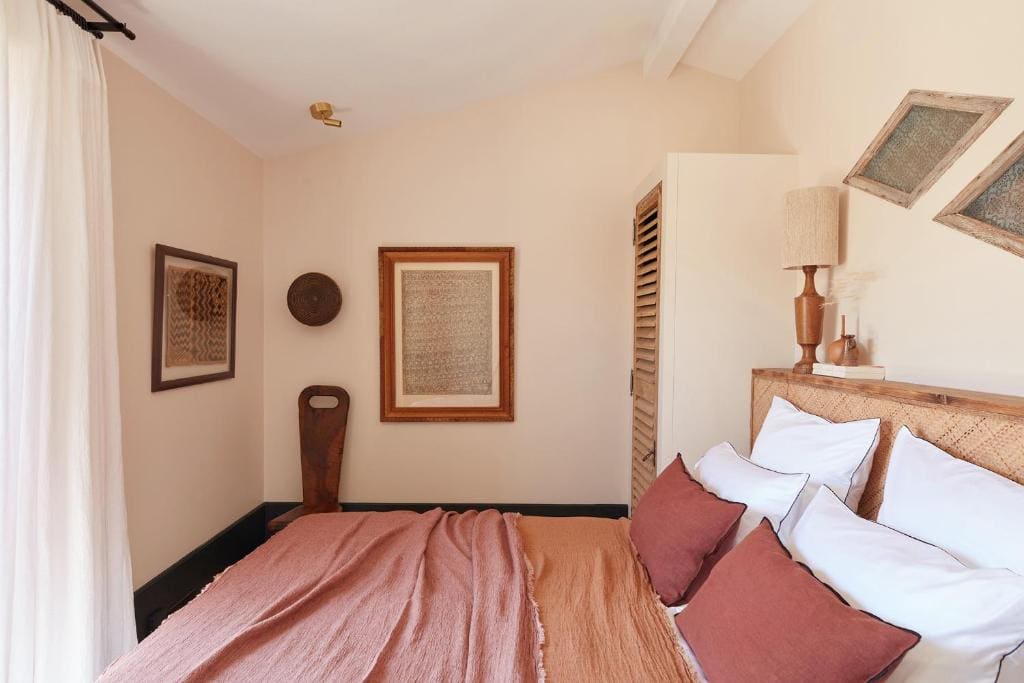 Double Room with Pool View room - Image 3