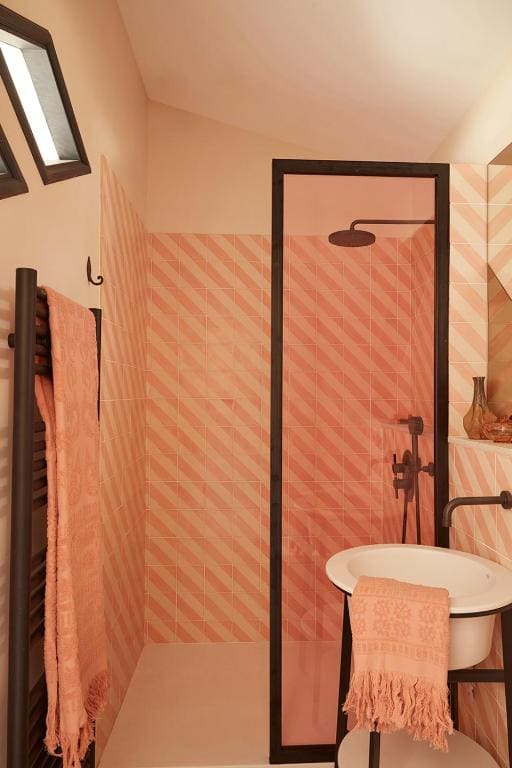 Double Room with Pool View room - Image 2