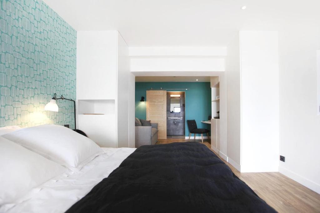 Suite 2 with Sea View - Ground Floor room - Image 1