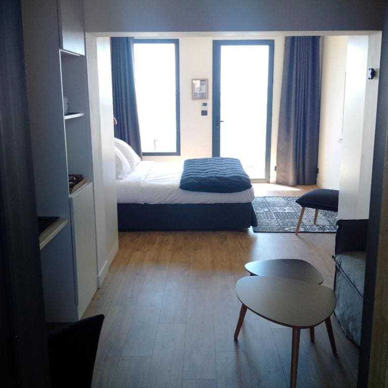 Suite 4 with Sea View - 1st Floor room - Image 2