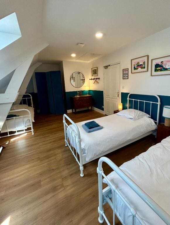Mixed Dormitory Room room - Image 2