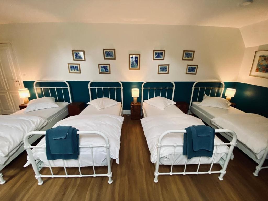 Mixed Dormitory Room room - Image 3
