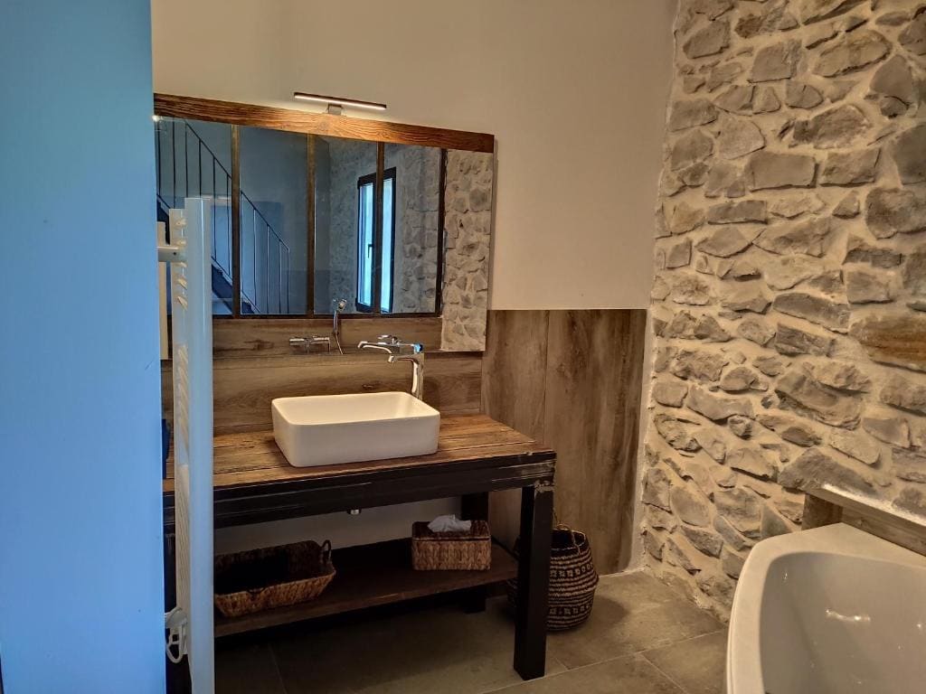 Room room - Image 2