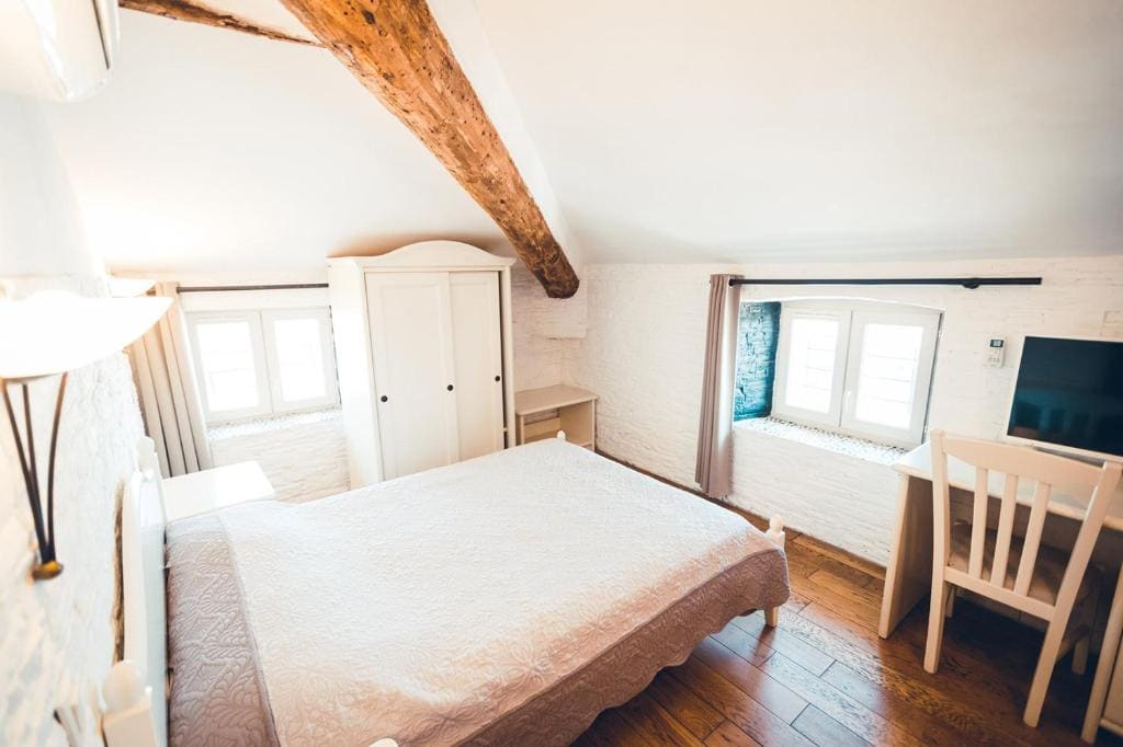 Attic Double Room room - Image 2