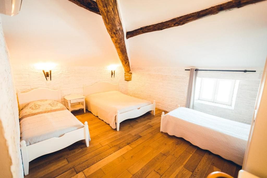 Quadruple Room room - Image 1