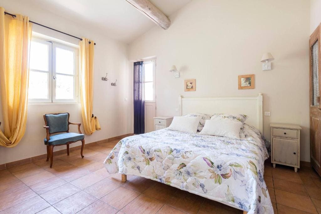 Queen Room with Garden View room - Image 2