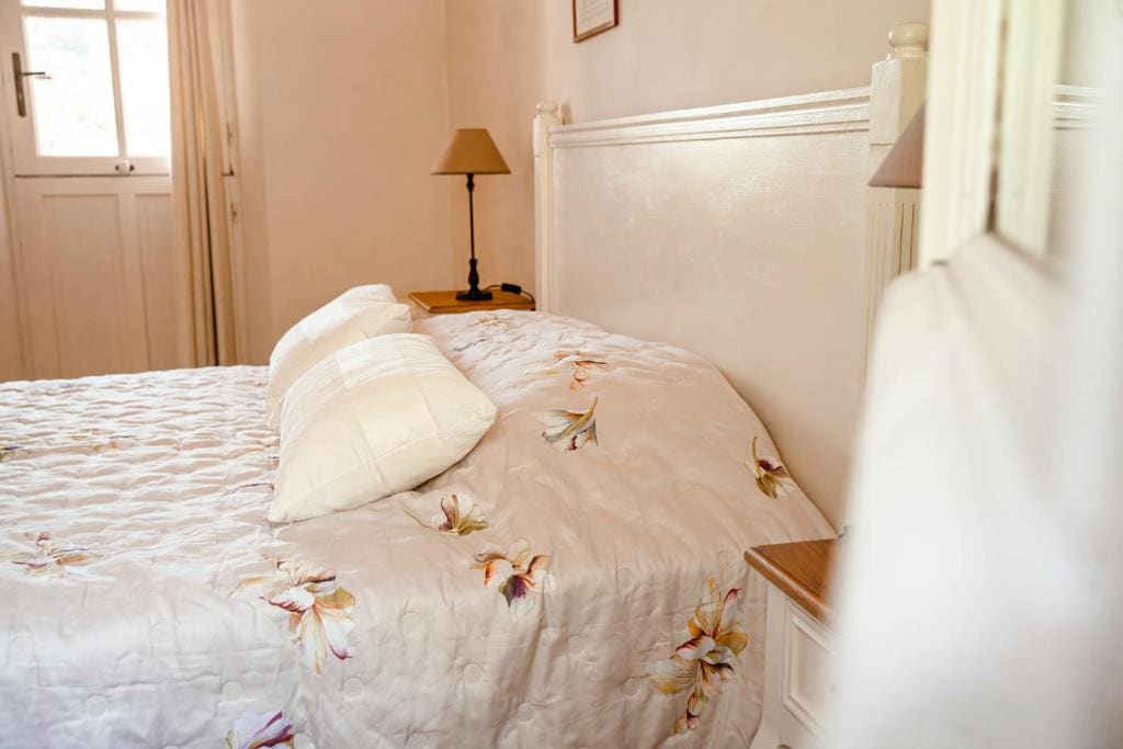 Superior Queen Room room - Image 3