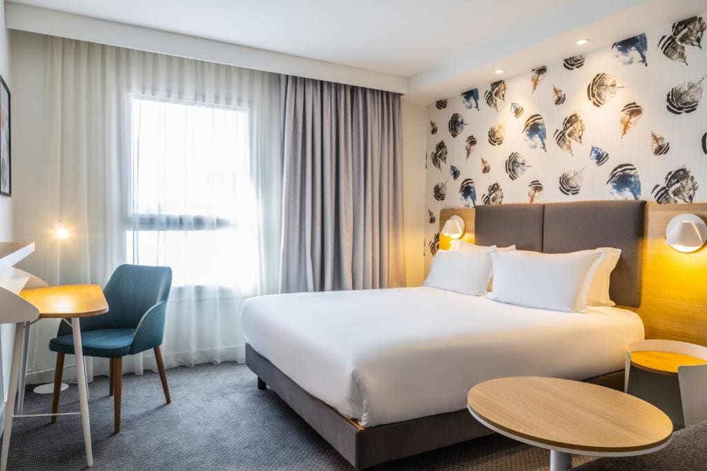 Standard Queen Room with Single Sofa Bed room - Image 1
