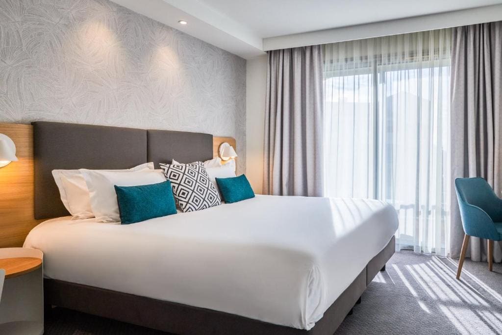 Premium King Room with Balcony room - Image 1