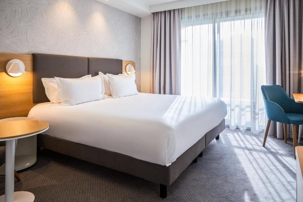 King Suite with Balcony and Pool View room - Image 2