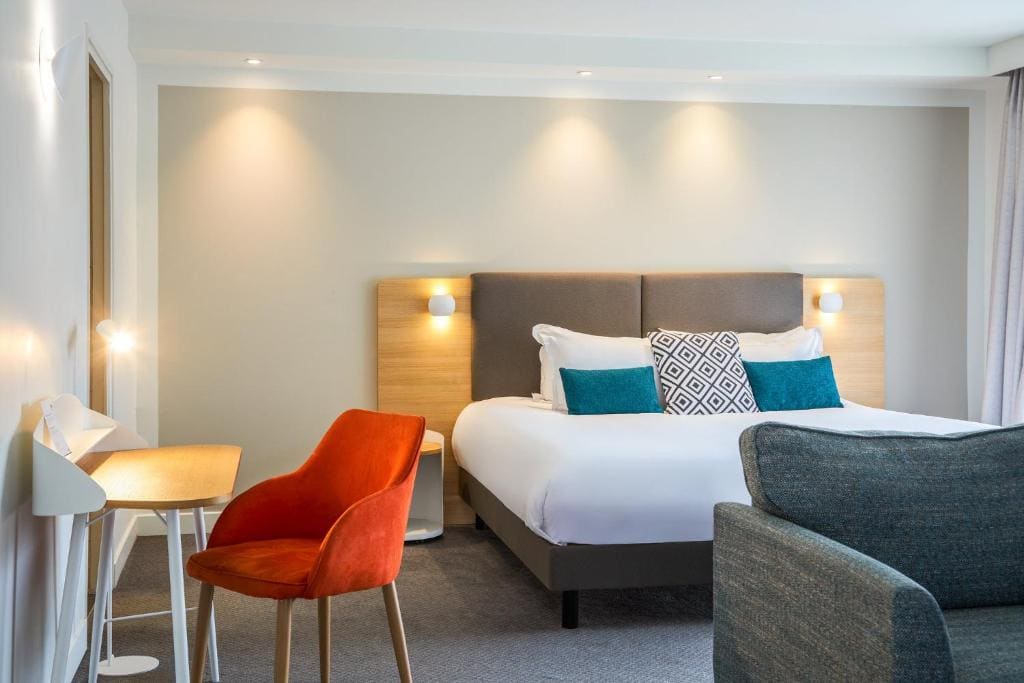 King Suite with Balcony and Pool View room - Image 1