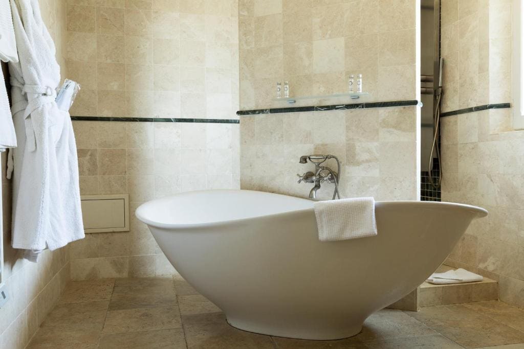 Deluxe Suite room - Image 2
