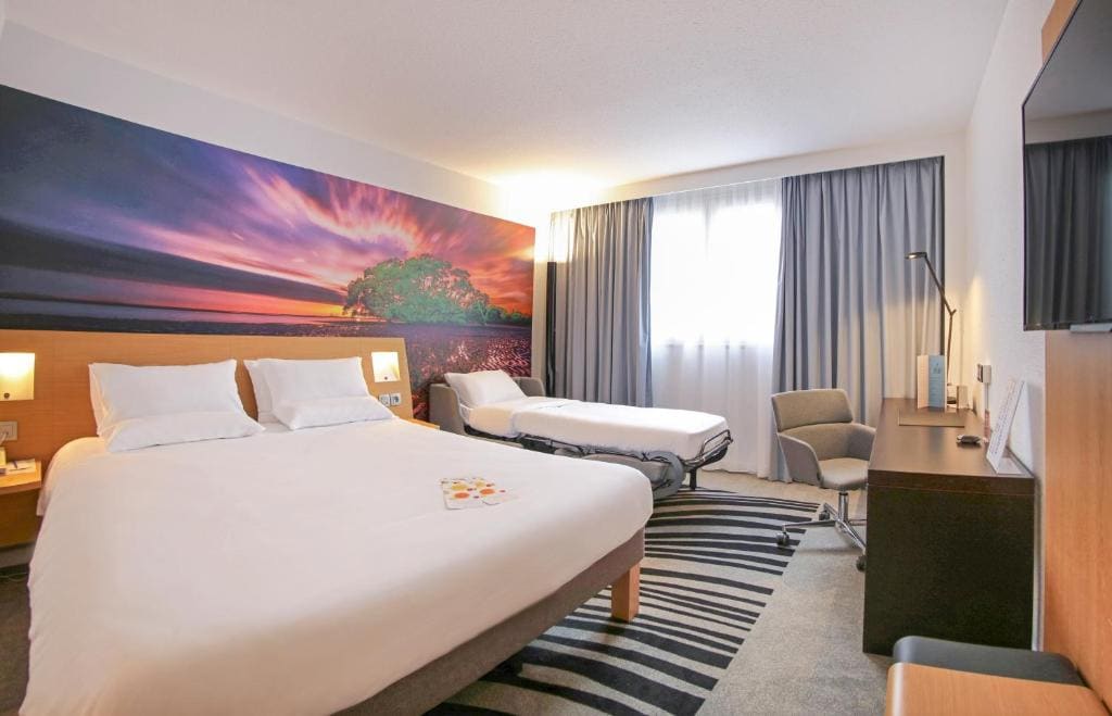 Standard Double Room with Double Sofa Bed room - Image 3
