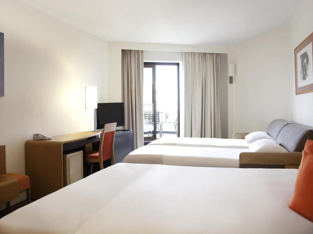 Standard Double Room with Double Sofa Bed room - Image 1