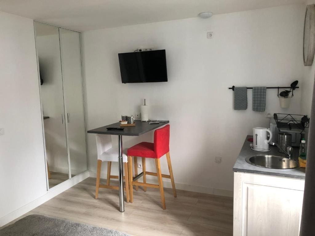 Double Room with Private External Bathroom room - Image 3