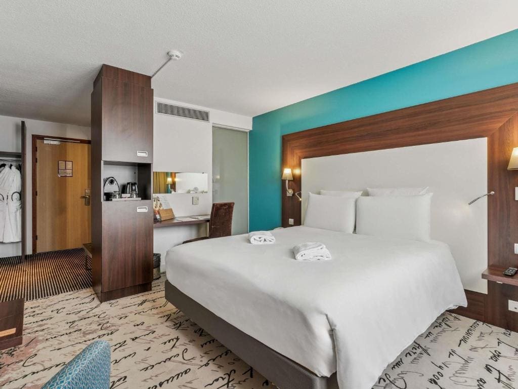 Privilege Room with 1 Double Bed room - Image 2