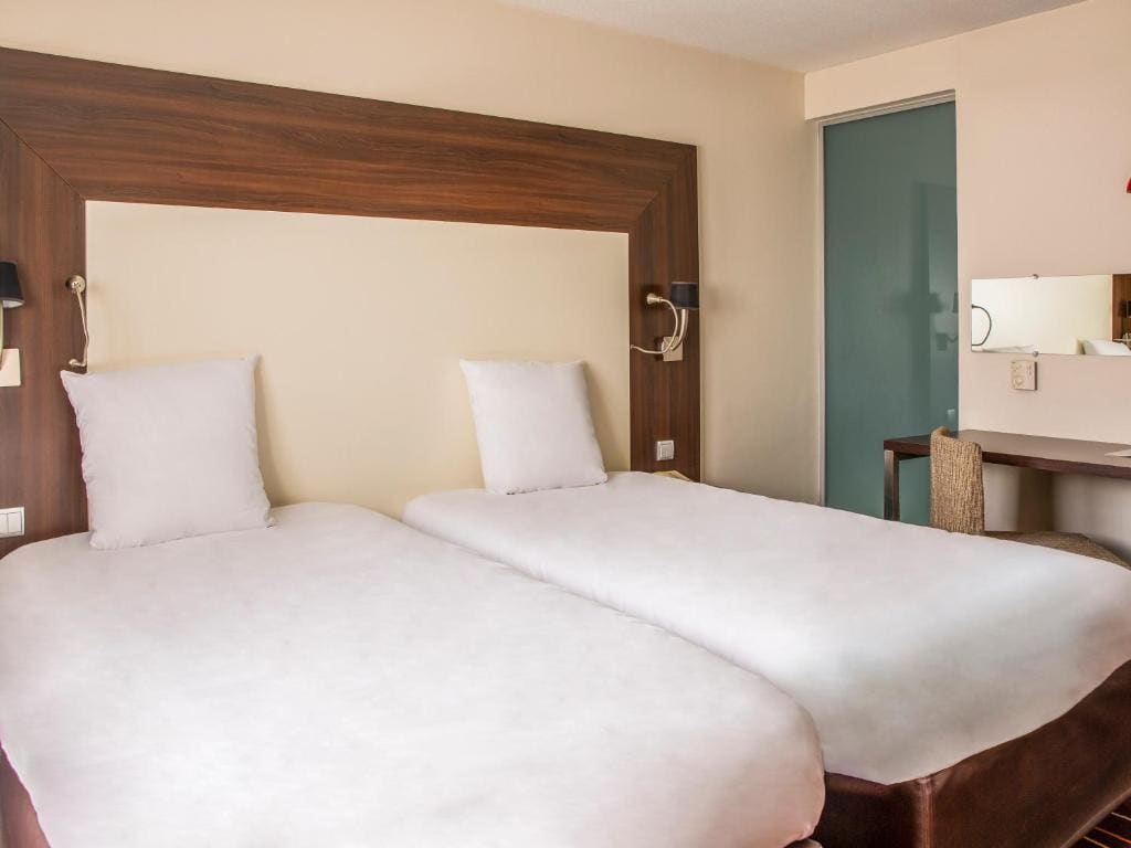 Privilege Room with twin beds room - Image 2