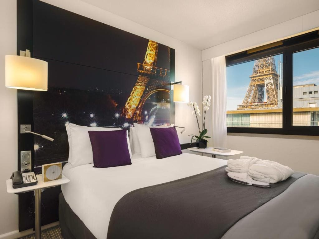 Privilege Double Room with Eiffel Tower View - High Floor room - Image 1