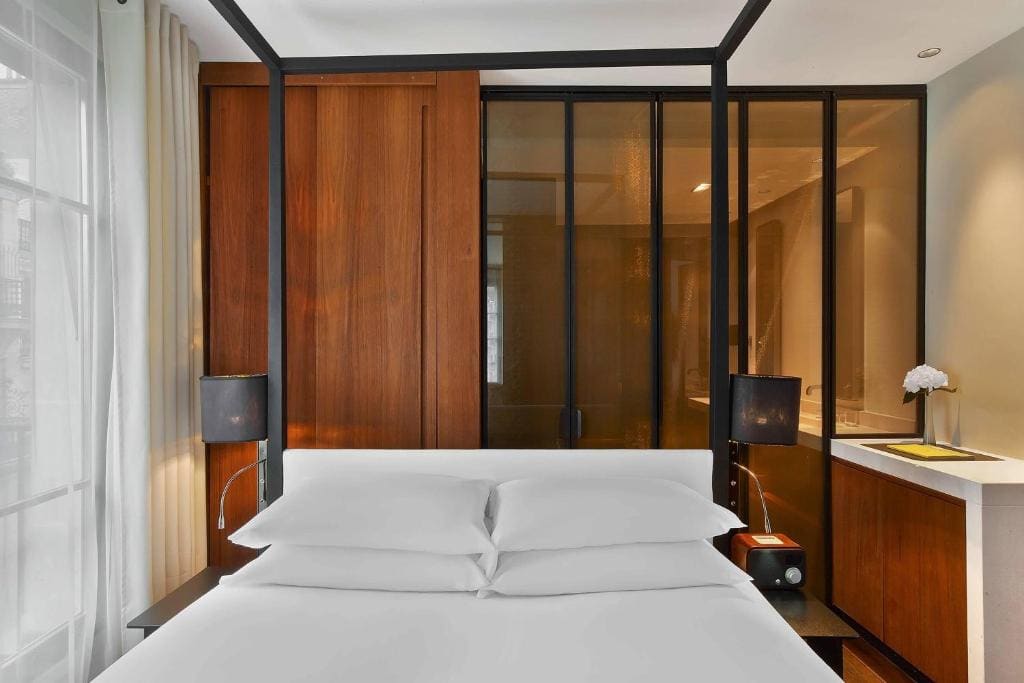 Eiffel View Suite, Suite, 1 King, Eiffel Tower view room - Image 1