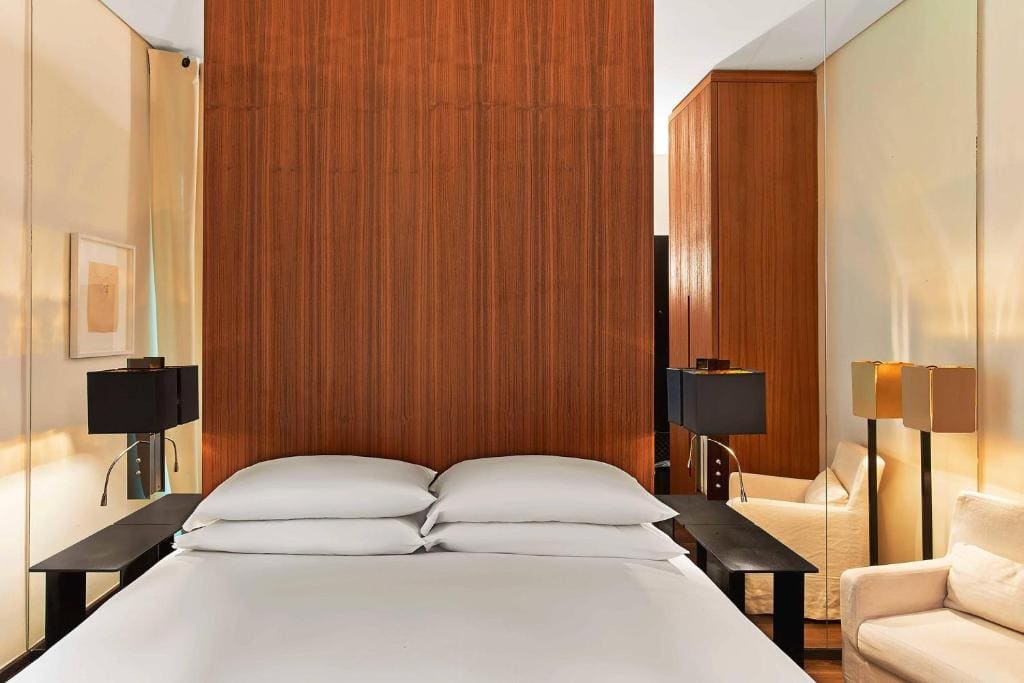 Prestige Queen Room with Partial Eiffel View room - Image 1