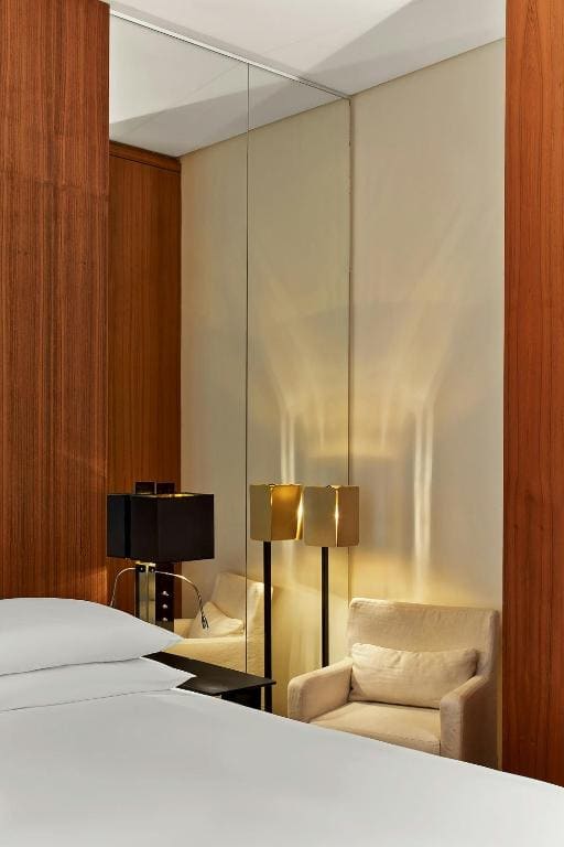 Prestige Queen Room with Partial Eiffel View room - Image 2