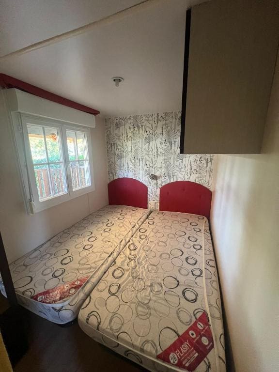 Mobile Home room - Image 2