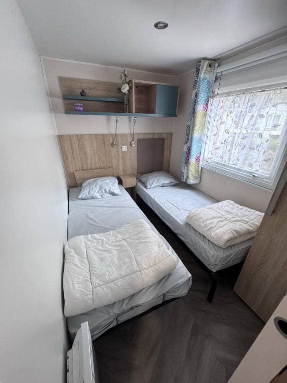 Mobile Home room - Image 1