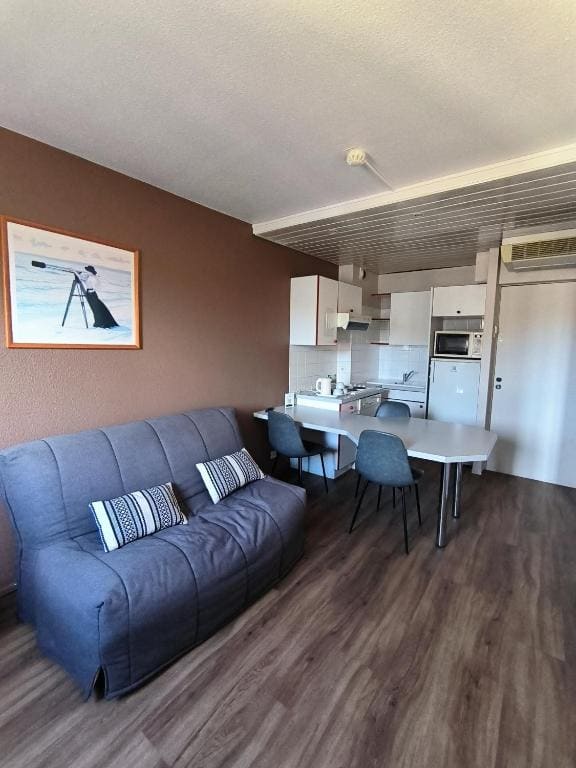 Standard Room - 1 Double Bed 1 Sofa room - Image 2