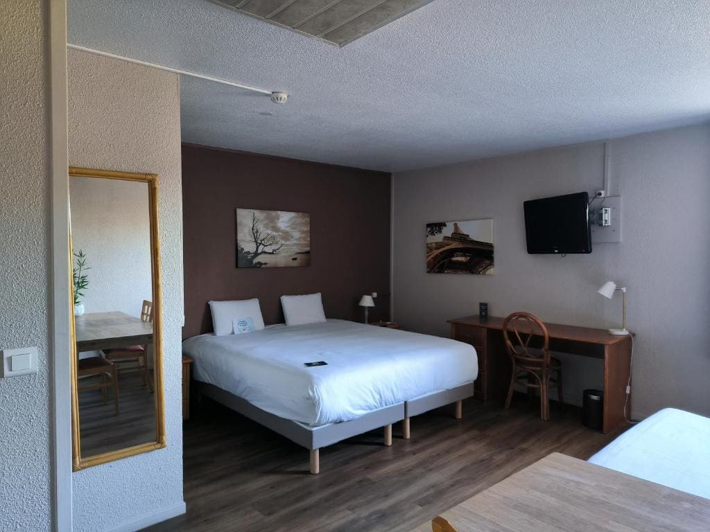 Standard Room - 1 Double Bed 1 Sofa room - Image 1