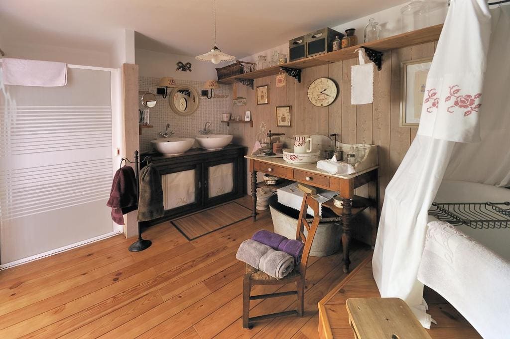 Triple Room with Bath room - Image 2