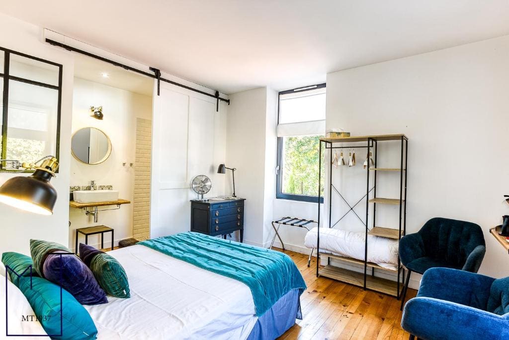 Double Room with Garden View room - Image 3