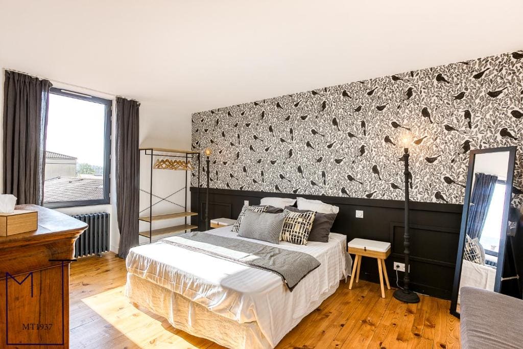 Superior King Suite room - Image 1