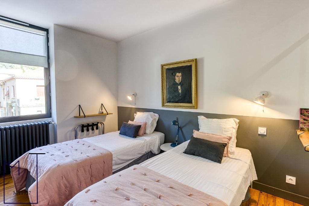 Superior Twin Room room - Image 2