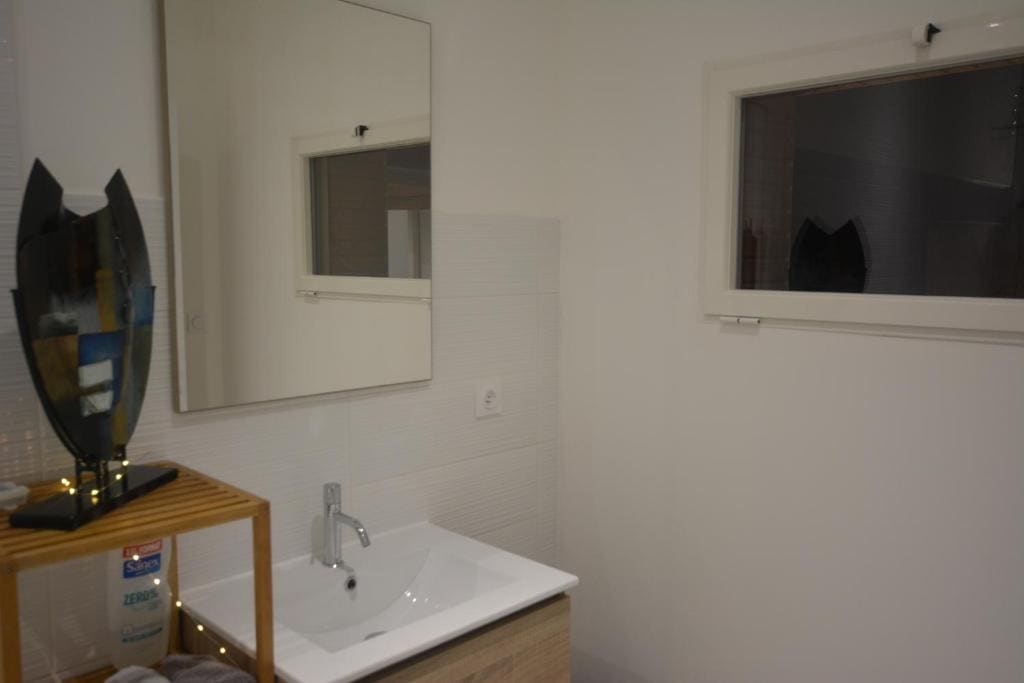 Room room - Image 2