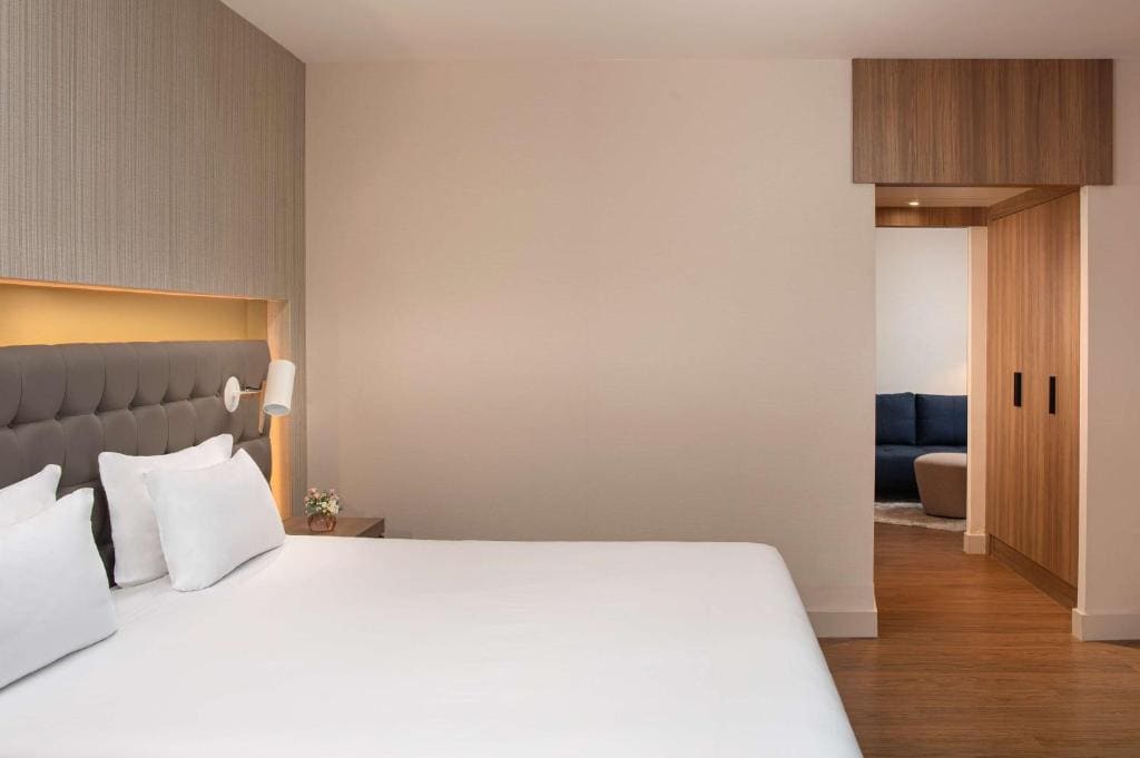 Junior Suite with Extra Beds (3 Adults + 1 Child) room - Image 2