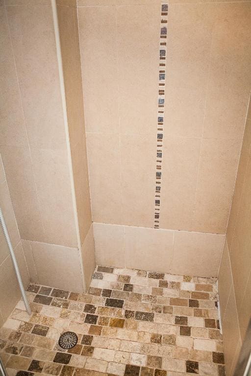 Triple Room with Shared Bathroom room - Image 1