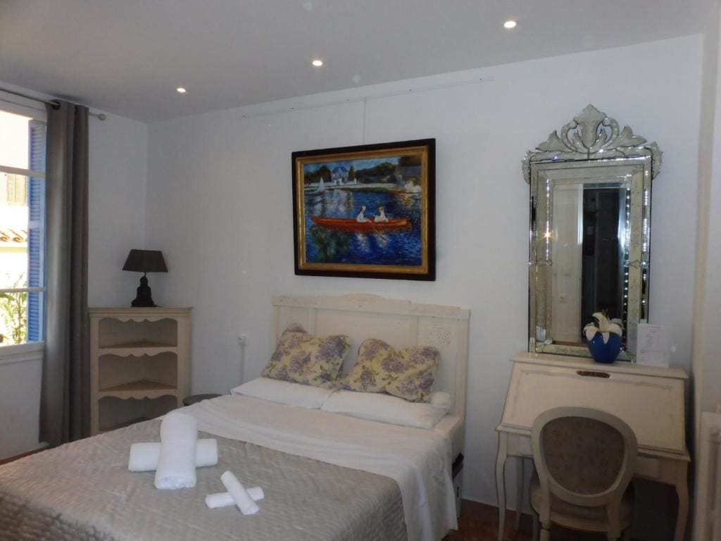 Deluxe Double Room with Mountain View room - Image 1