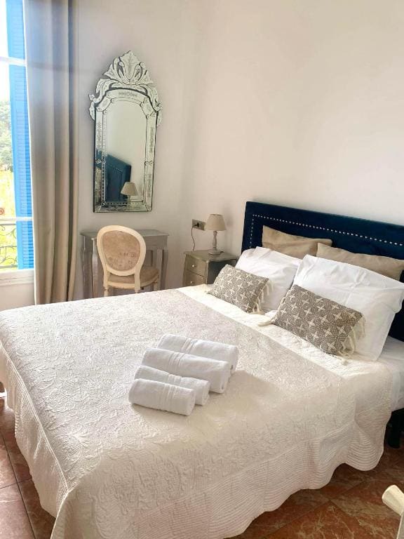 Double Room with Sea View room - Image 3