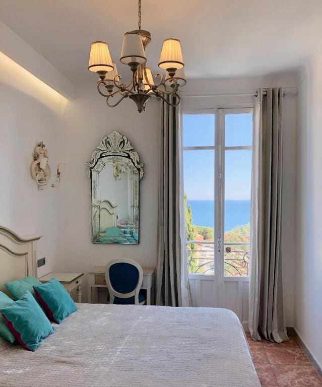 Superior Double Room with Sea View room - Image 3