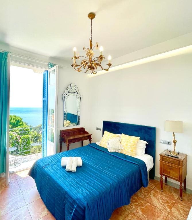 Superior Triple Room with Sea View room - Image 2