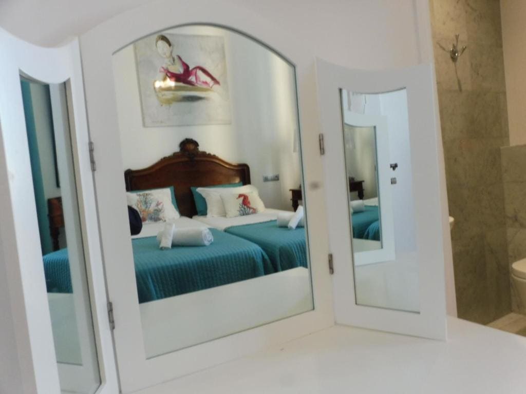 Superior Triple Room with Sea View room - Image 3