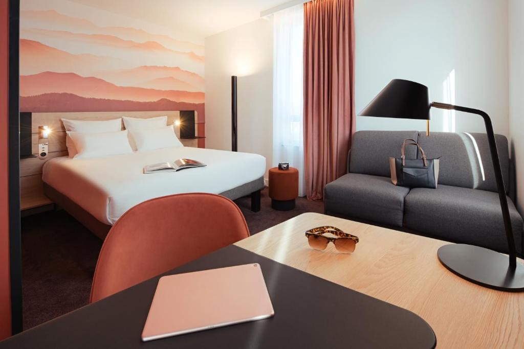 Superior Queen Room with Sofa room - Image 3