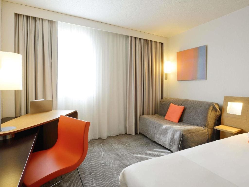 Classic Double Room with Sofa room - Image 3