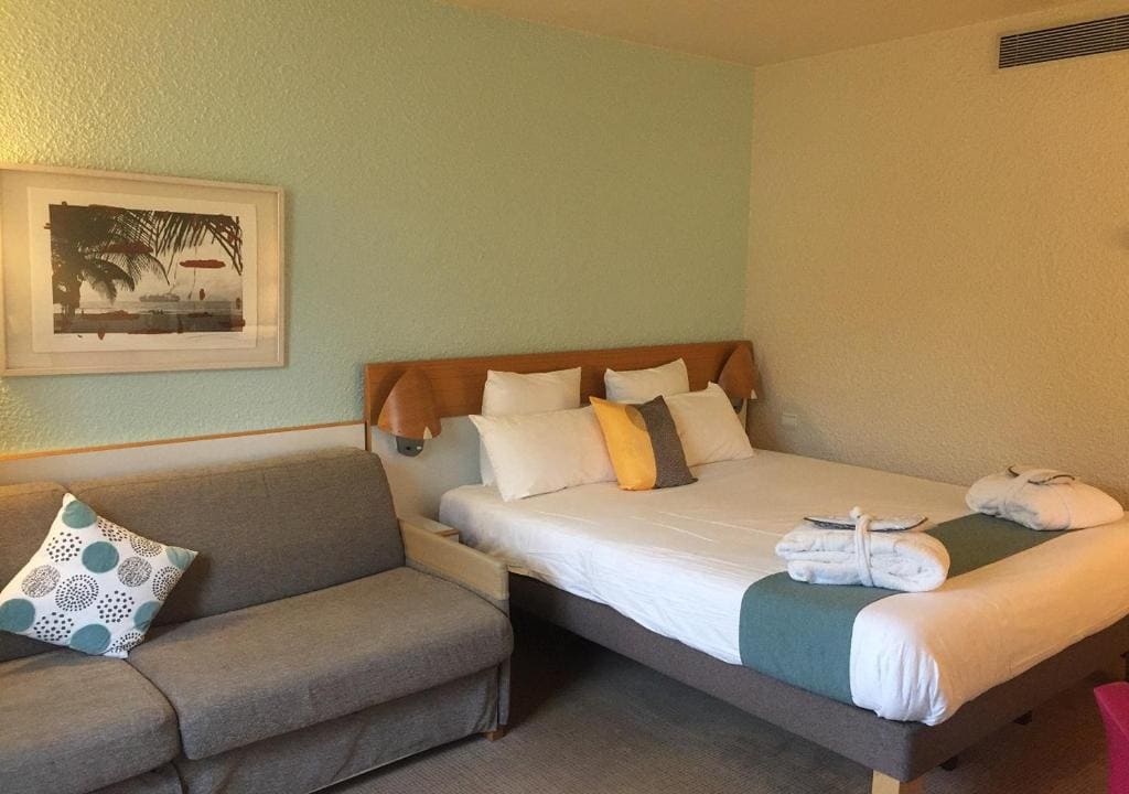 Superior Triple Room room - Image 2