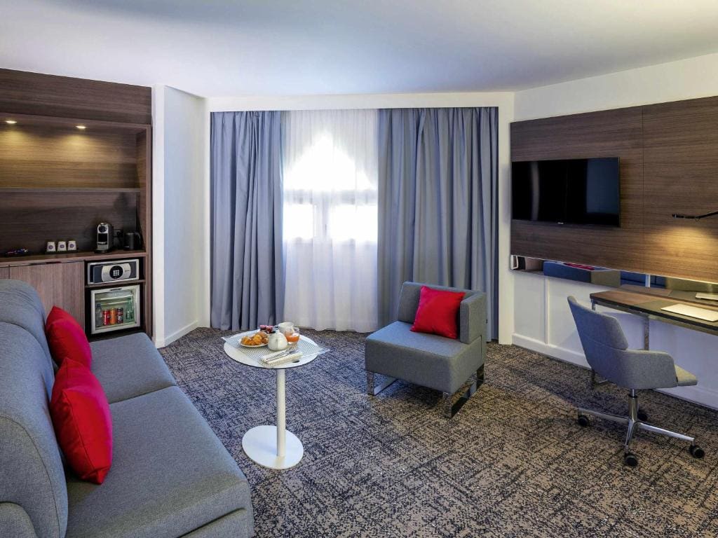 Suite with One Double Bed and One Double Sofa Bed room - Image 3
