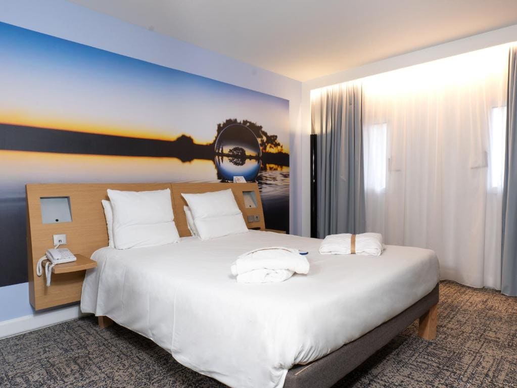Superior room with One Double Bed and Double Sofa Bed room - Image 3