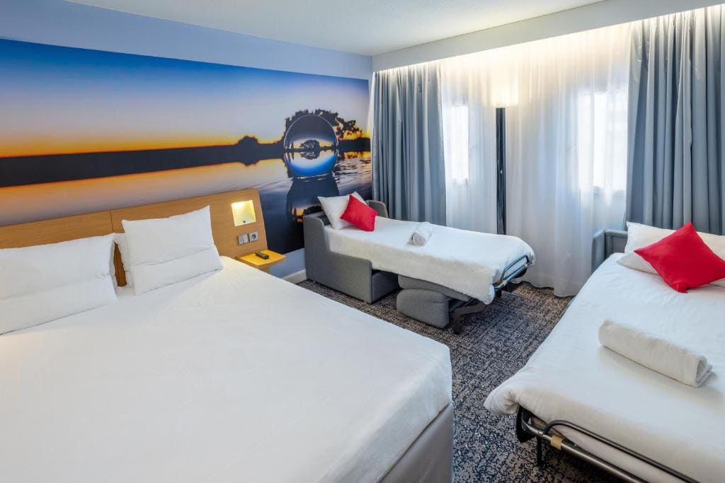 Superior Room with One Double Bed and Two Single Beds room - Image 3