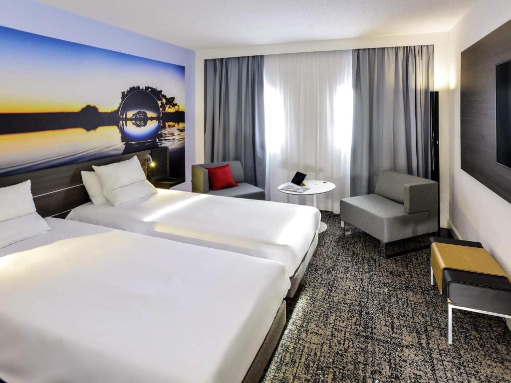 Superior double Room with one double bed or two single beds room - Image 2